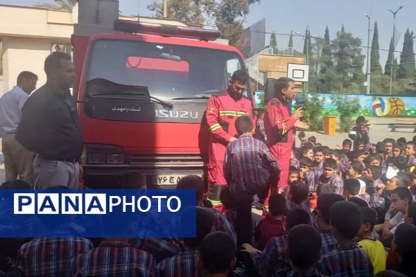 آموزش توسط آتش‌نشانان در دبستان معارف ۶
