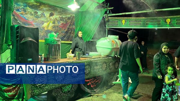نوجوانان تهرانی هم‌نوا با اسرای کربلا به سوگ امام حسین (ع) نشستند