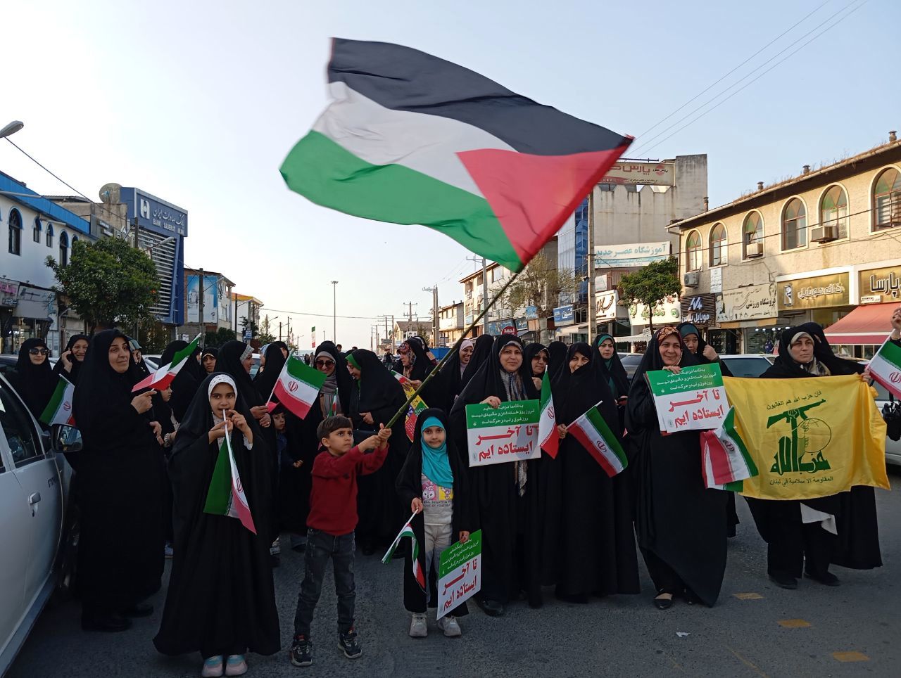 تجمع مردم شهرستان نور در حمایت از عملیات وعده صادق