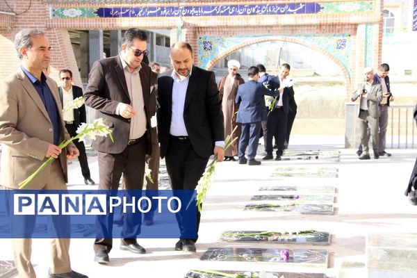 حضور معاون پرورشی و فرهنگی وزیر آموزش و پرورش در گلزار شهدای بجنورد