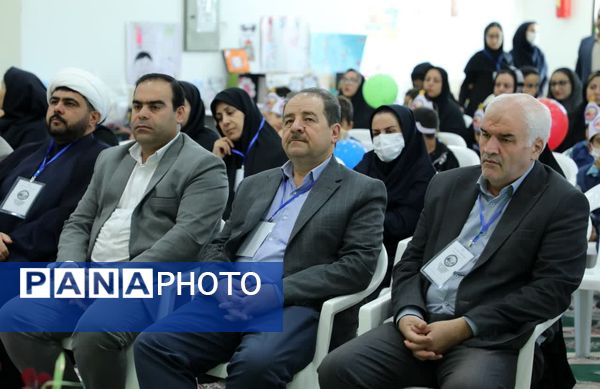 لبخند در صف صبحانه