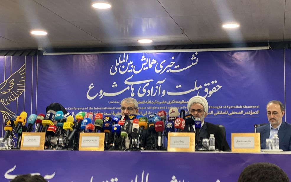 آزادی و حقوق ملت در اندیشه رهبری مبنای نظری و اجرایی دارد