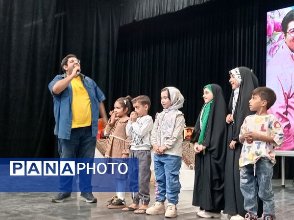 پایان شیرین دوره‌های آموزشی «غنچه‌های نور» با حضور چهره محبوب کودک و نوجوان در کاشان
