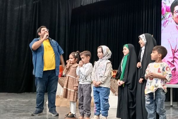 پایان شیرین دوره‌های آموزشی «غنچه‌های نور» با حضور چهره محبوب کودک و نوجوان در کاشان