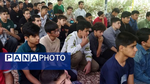اولین نماز جماعت پایه دهمی ها همراه با کادر دبیرستان شاهد ابوذر غفاری 