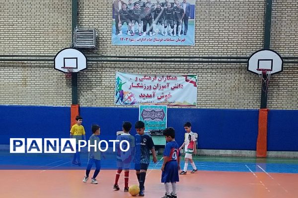 پدر و پسر در میدان ورزش؛ شور و نشاط ورزشی در مدرسه علامه طباطبایی پیشوا