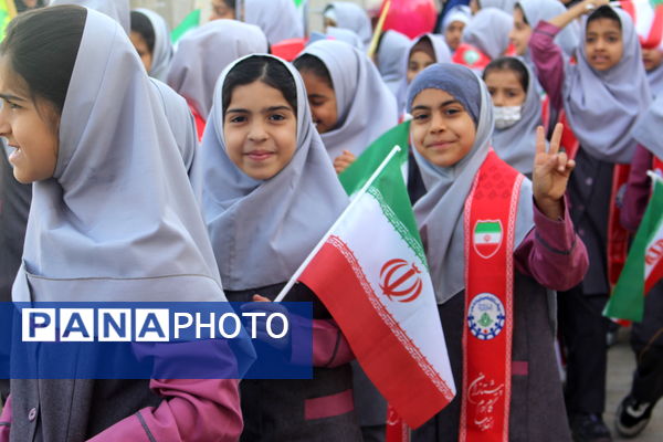 حضور پرشور تشکل های دانش آموزی در راهپیمایی ۱۳ آبان