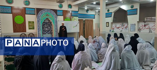 محفل نماز جماعت در دبیرستان نمونه دولتی مهشید مصلی نژاد