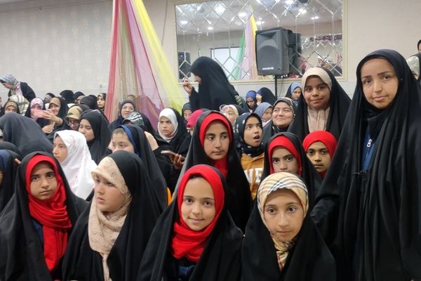 حضور دانش‌آموزان مدرسه خاقانی در جشن دختران آفتاب شیروان