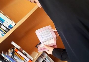 شهریار شعر را هنرمندانه به خدمت گرفته بود،
تا مذهب، ملت و میهن خود را به جهانیان معرفی کند