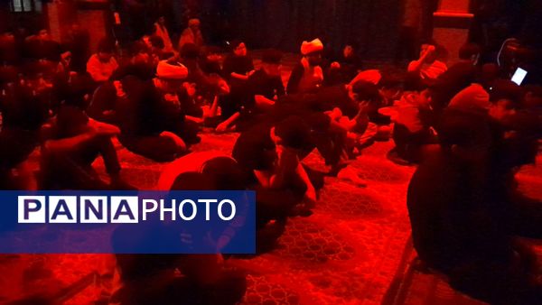 شبی معنوی برای دانش آموزان معتکف 