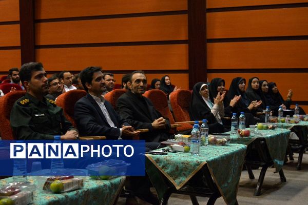 نشست هم‌اندیشی معاونین پرورشی، روحانیون امین و ائمه جماعات در بهارستان‌دو