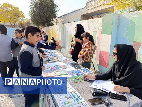 برگزاری نمایشگاه کتاب در دبستان معلم دو آشخانه 