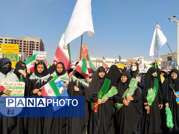  راهپیمایی  روز دانش آموز در مشهد با قلب هایی از جنس عزای حضرت فاطمه (س)