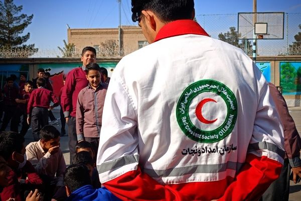 مانور زلزله در دبیرستان میثاق