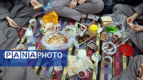 صبحانه سالم دانش‌آموزی در صبح اردیبهشتی