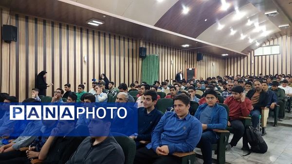 تقدیر از دانش‌آموزان و فرهنگیان البرز در مسابقات قرآن،عترت و نماز در کانون امام علی (ع) 