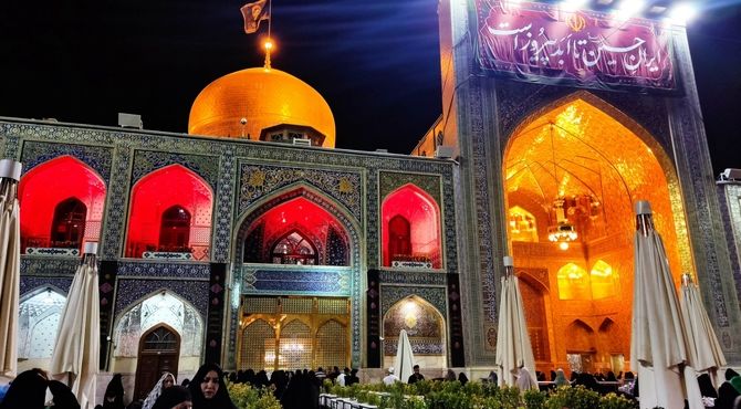 سفری روحانی به حرم مطهر امام رضا(ع)