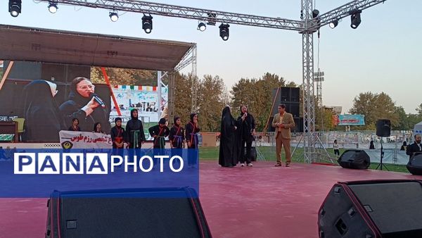میدان‌نمایی رزم‌آوران طوس در قلب مشهد
