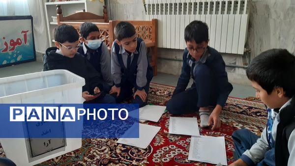 انتخابات شورای دانش آموزی در مدرسه فرهنگ شهیدان تهامی خلیل آباد