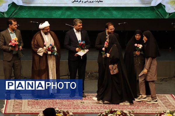 آیین تجلیل از دختران منتخب جشنواره‌ها و مسابقات دانش‌آموزی شهرستان‌های استان تهران