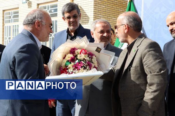 افتتاح طرح‌های آموزشی و عمرانی در یزد با حضور وزیر آموزش و پرورش 