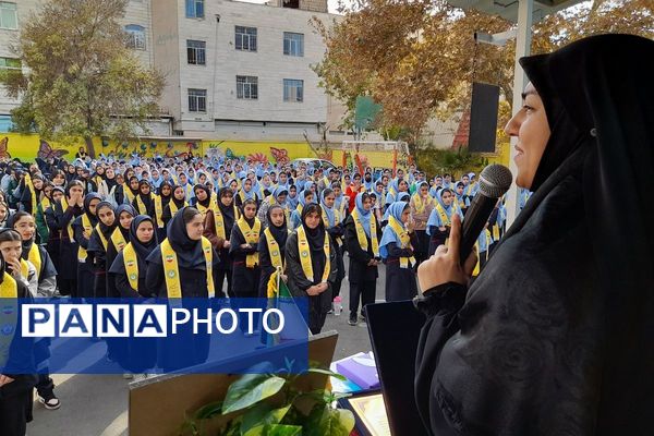 برگزاری همایش وطن‌یار در توحید یک؛ ادای احترام دانش‌آموزان به شهدای جنگ ۱۲روزه با حضور مادر «پسر آسمانی» عرشیان افشارمند در شهرستان قدس