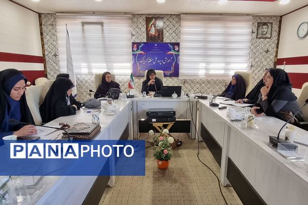 کارگاه "تبیین حقوق بانوان فرهنگی و دختران دانش‌آموز " منطقه کهریزک