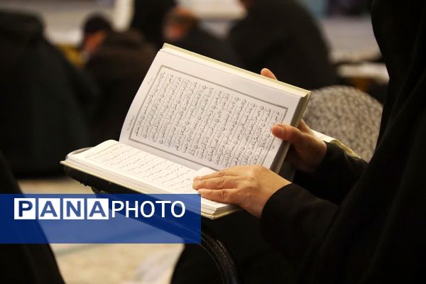 مراسم قرائت دعای ام داوود در امامزاده سید عباس بن موسی (ع) در بجنورد 