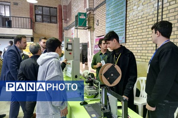 نمایشگاه دستاوردهای دانش‌آموزان هنرستان فنی حرفه‌ای‌ رباط‌کریم