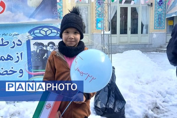 راهپیمایی پرشور ۲۲ بهمن ماه در شهرستان نیشابور