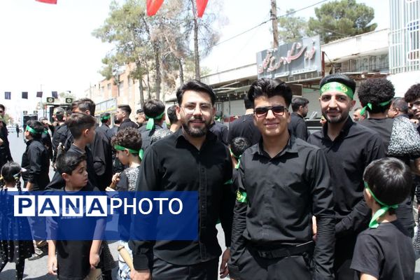 زنجیر زنی صبح عاشورا؛ خرامه در سوگ حسین(ع)