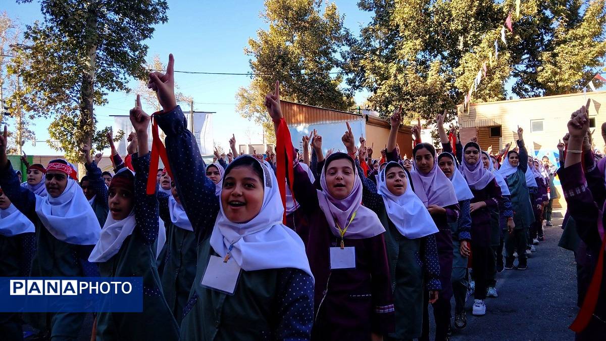 شور میهنی در صف دانشآموزان نظرآباد