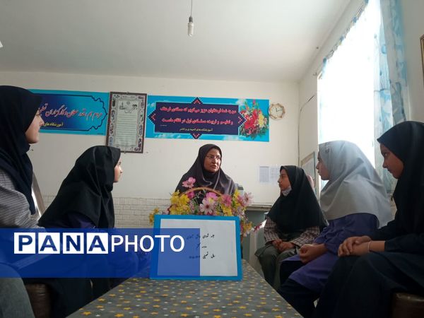 دومین جلسه شورای دانش آموزی در مدرسه تکتم خلیل آباد 