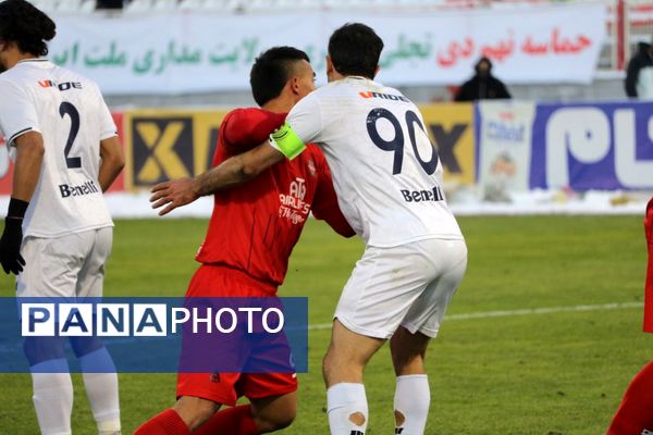 بازی تراکتور و ملوان در تبریز