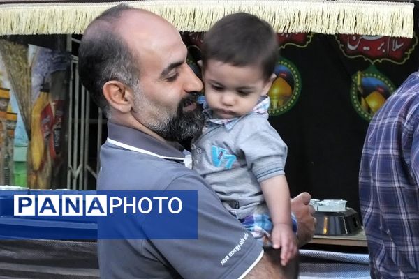 از نگاه معصوم کودک تا اشک پیرمرد؛ روایت عاشقی در موکب «عشاق‌الحسین»