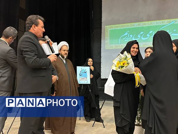  رونمایی از چهار کتاب در شب شعر خلیل‌آباد