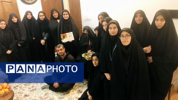 دیدار دانش‌آموزان دبیرستان حضرت ابوالفضل با مادر شهید علی‌اکبر عدم