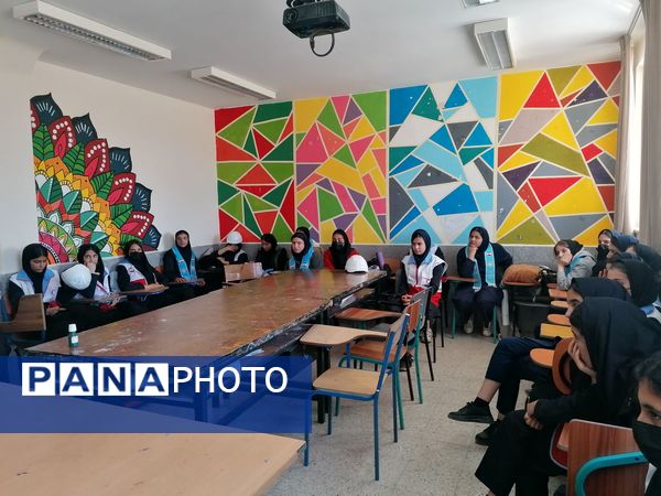 نواختن زنگ زلزله در دبیرستان کوشش شهرستان فاروج 