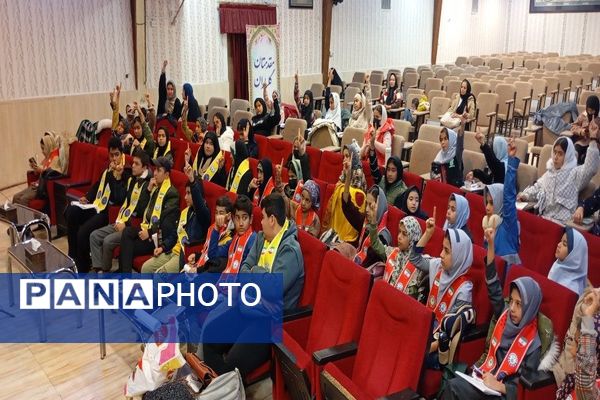 کلاس آموزشی خبرنگاری در کانون مهر تابان نیشابور