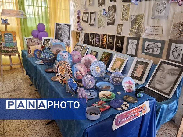 برپایی نمایشگاه «ماها» در دبیرستان شاهد معراج ناحیه یک کرج 