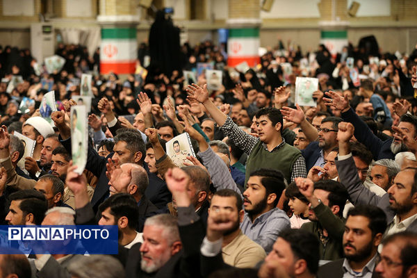 دیدار جمعی از خانواده‌های شهدای امنیت با رهبر معظم انقلاب