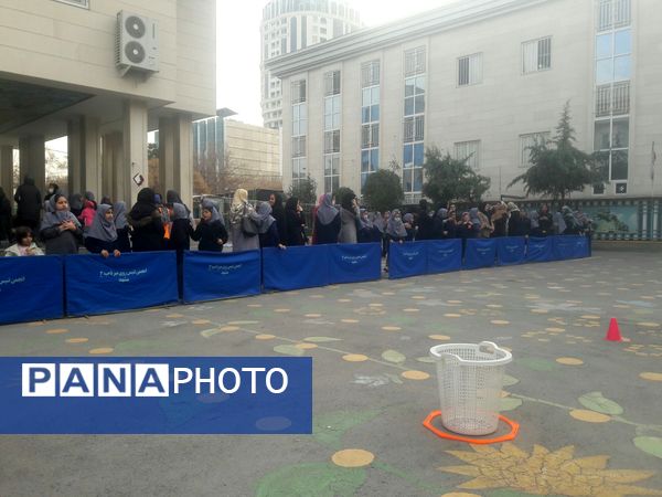 مسابقه جذاب مادر و دختر در دبستان مصلی نژاد حضرت زینب(س)