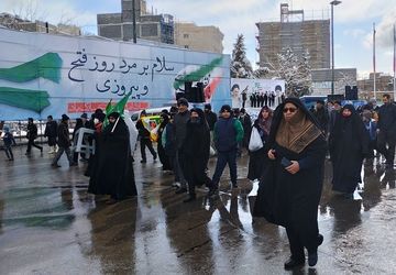 راهپیمایی ۲۲ بهمن در میدان پانزده خرداد مشهد