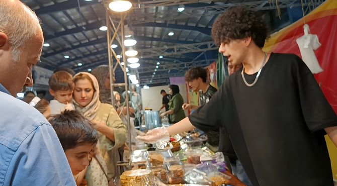 نمایشگاه صنایع دستی و سوغات در شهرستان شهرکرد برپا شد
