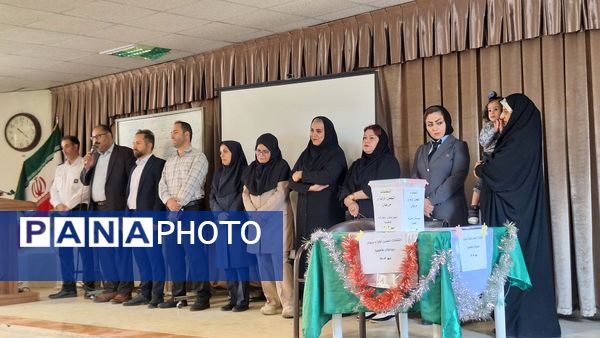 انتخابات انجمن اولیا و مربیان در دبیرستان فاطمیه 