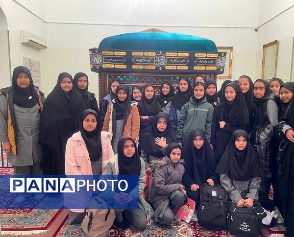 بازدید دانش آموزان دبیرستان دخترانه امید از آرامگاه شهید مدرس
