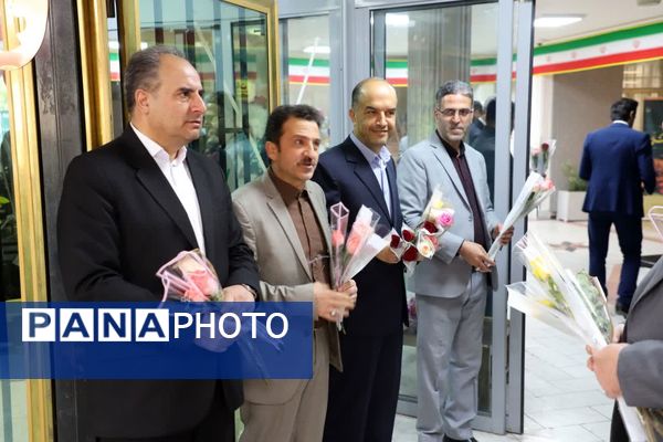 گرامیداشت هفته معلم با حضور دانش‌آموزان پیشتاز آذربایجان شرقی