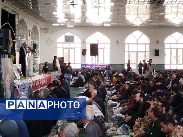  نماز جمعه شهرستان کاشمر با حضور پیکر شهید گمنام 