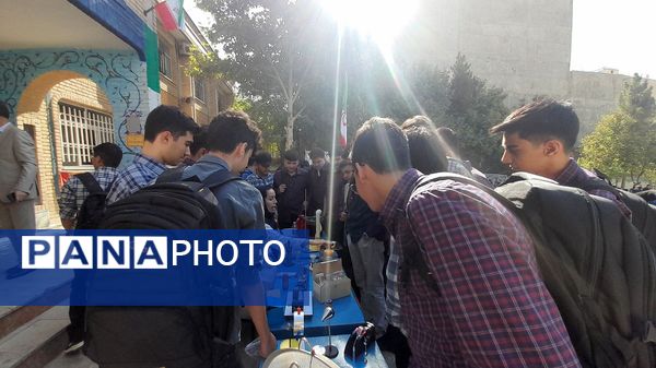 برگزاری کارگاه‌های علمی پژوهش‌سرای خوارزمی در دبیرستان امام جعفر صادق(ع) ناحیه سه کرج 